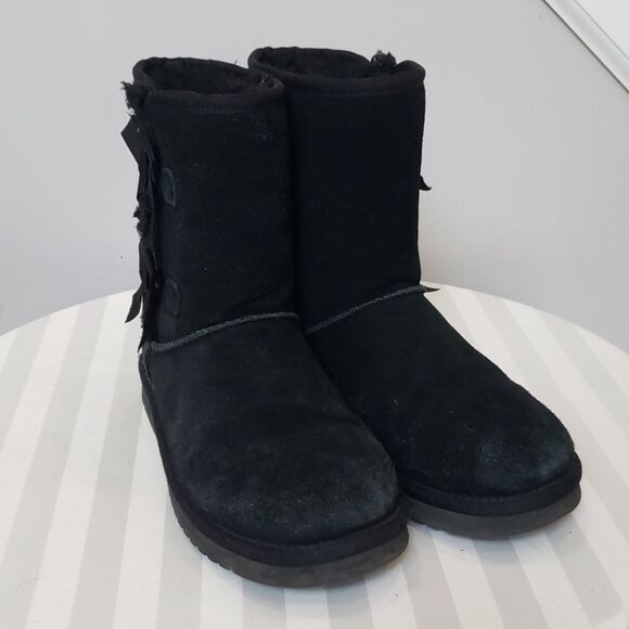 Koolaburra by UGG Boot Womens sz 7 Attie Black Double Side Bow Suede Sherpa Shoe - Picture 1 of 5